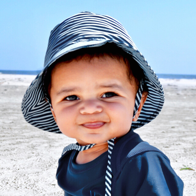 Klob&uacute;čik Pr&uacute;žkovan&yacute; Tmavomodr&yacute;