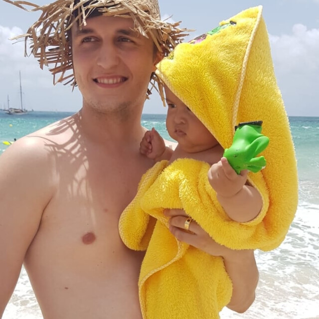 Osuška Fred & Gina s kapucňou Žltá