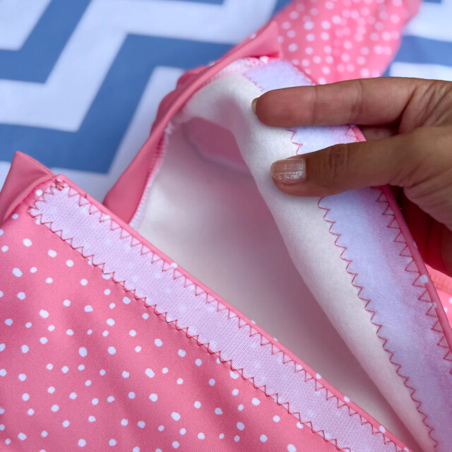 Warm In One&trade; Ružov&aacute; s bodkami